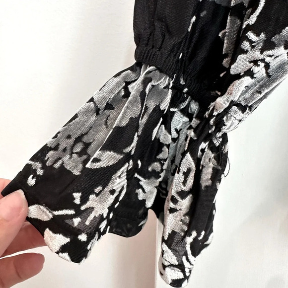 Badgley Mischka Designer Black & Gray Floral Velvet Burnout Blouse Size Small S - Picture 5 of 11